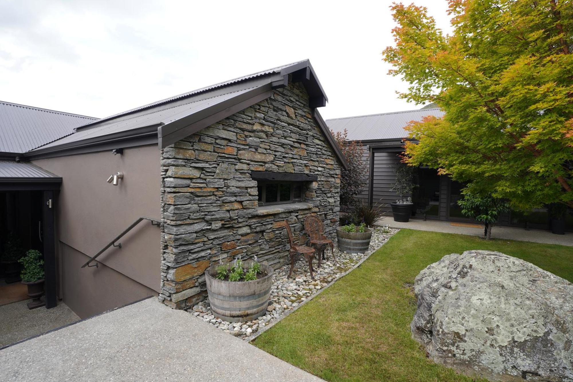 Mt Rosa Lodge Boutique Vineyard Accommodation Wanaka Luaran gambar
