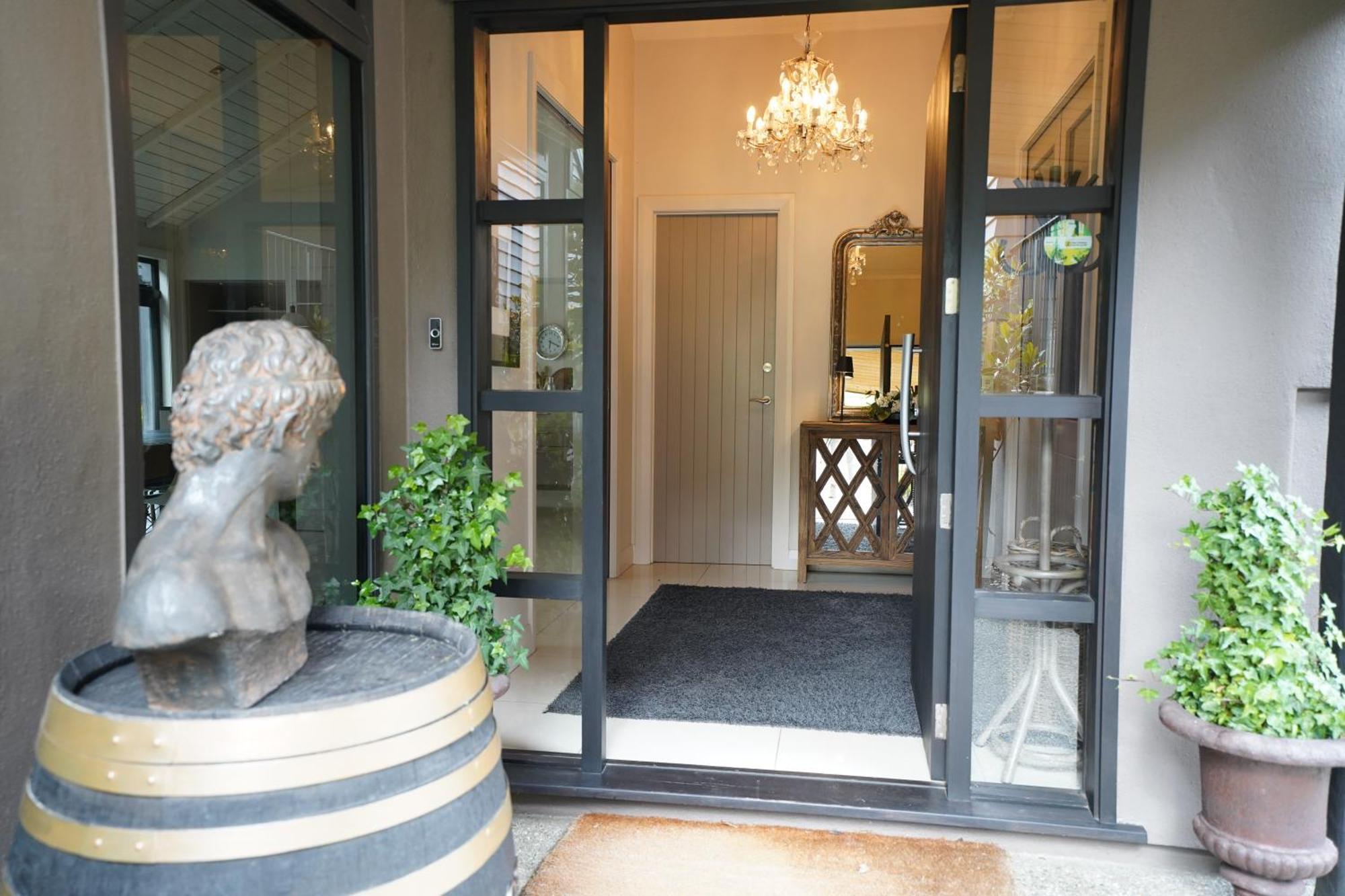 Mt Rosa Lodge Boutique Vineyard Accommodation Wanaka Luaran gambar